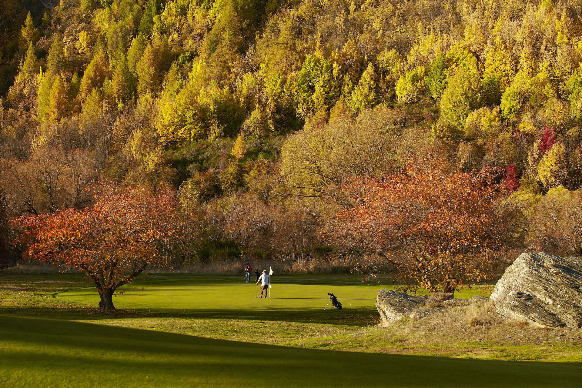 Arrowtown Golf Course in Autumn - image thanks to QueenstownNZ.co.nz ArrowtownGolfCourseInAutumnCourtesyqueenstownnz.co.nz