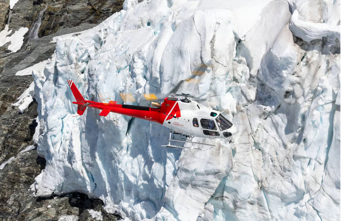 GlacierExplorerAndEarnslawBurnHelicopterFlight2