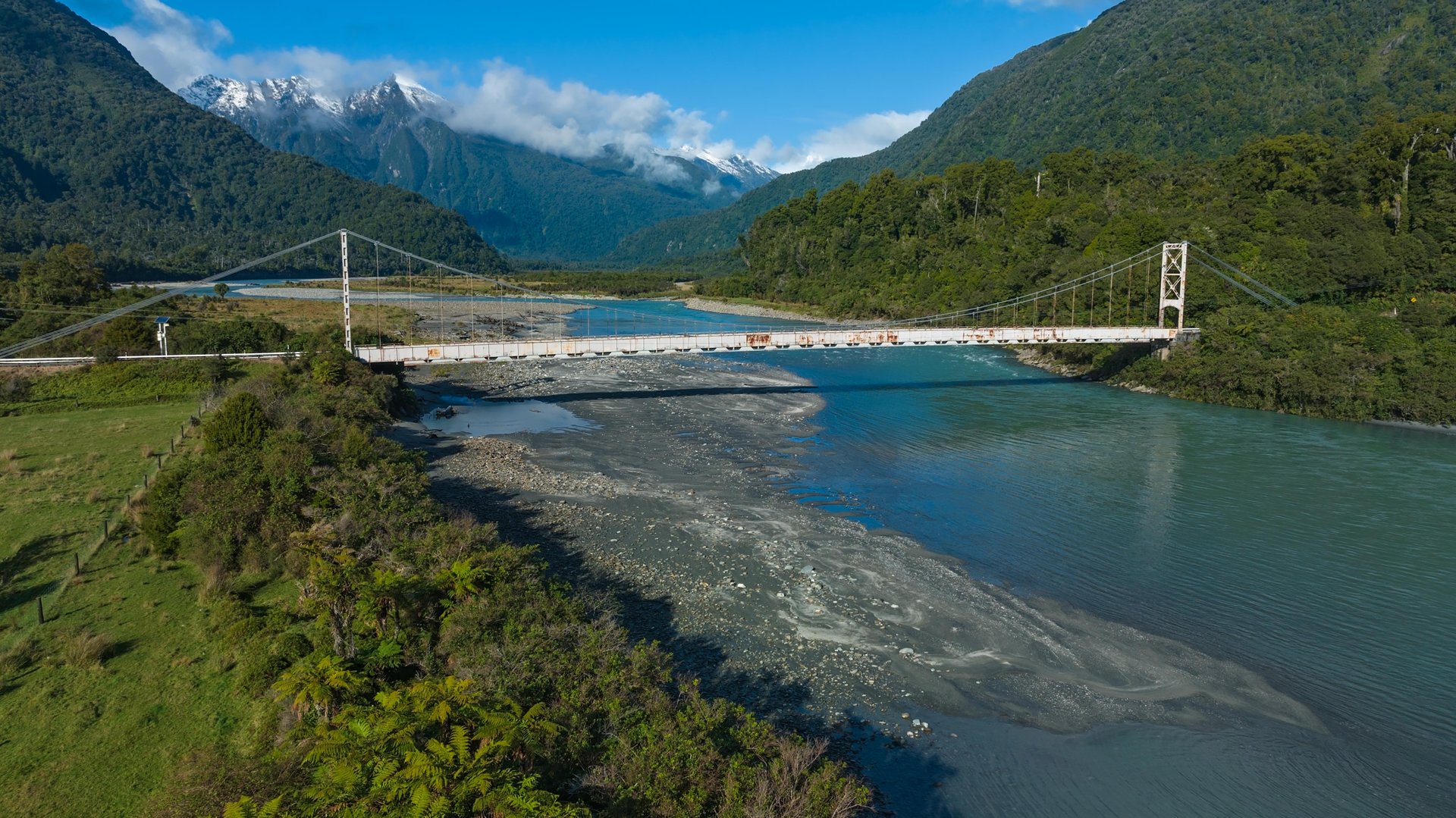 The highway leading to Haast image courtesy Clint Trahan
