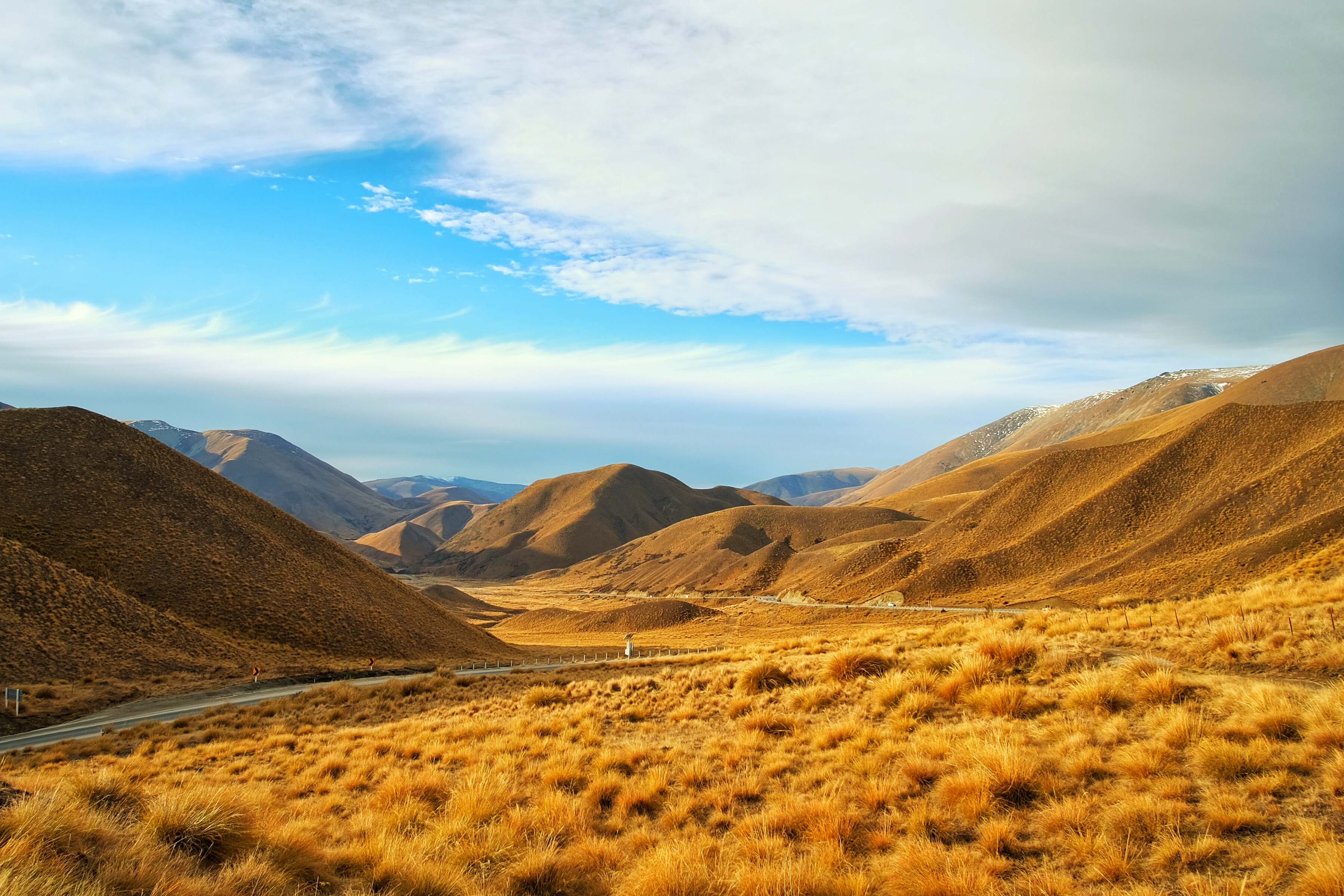 Lindis Pass image courtesy Eugene Quek and Unsplash