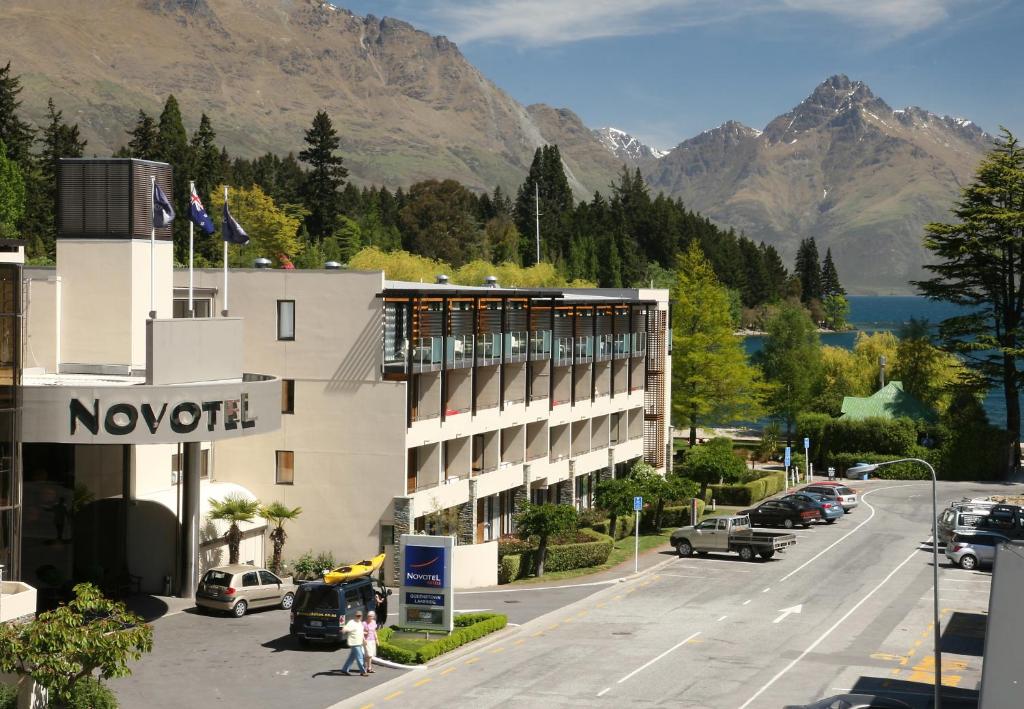 Queenstown Novotel Lakeside External Towards Lake