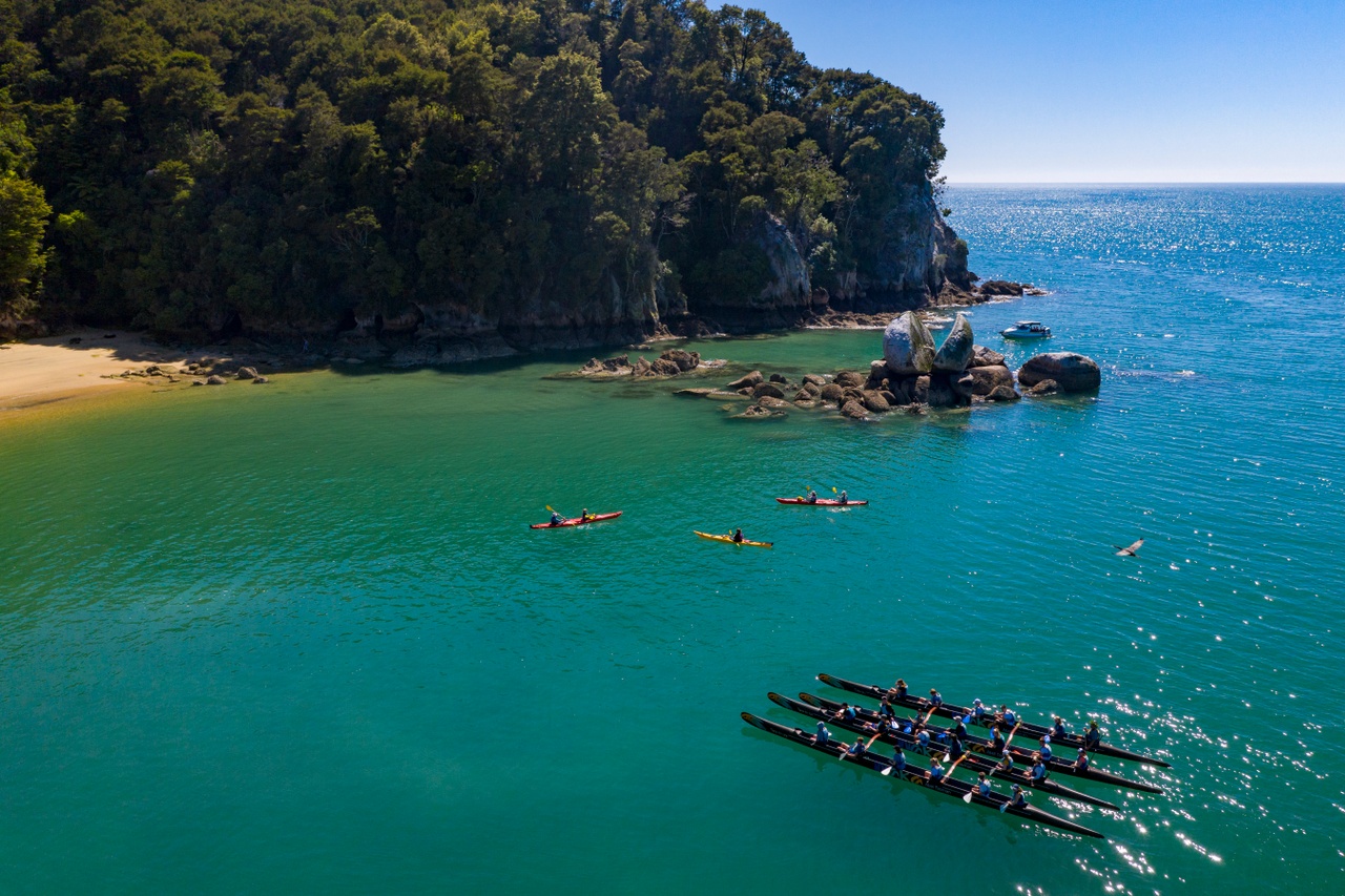 Abel Tasman Activity Around Split Apple Rock Pic Courtesy www.nelsontasman.nz