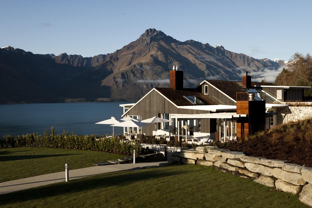 Booking.com - Matakauri Lodge Queenstown