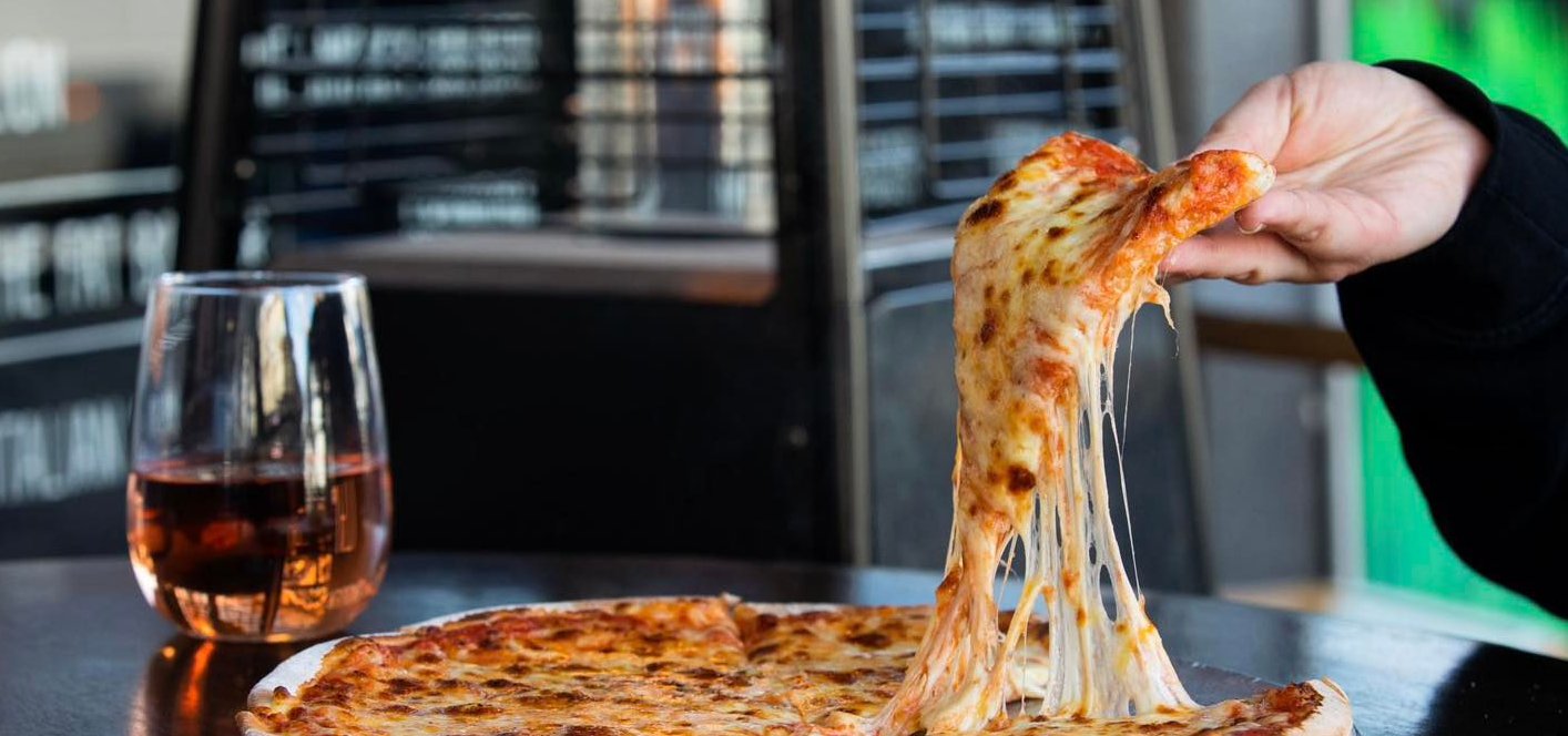 Pizza and a brew at Fat Badgers Queenstown Pizza and a brew at Fat Badgers Queenstown