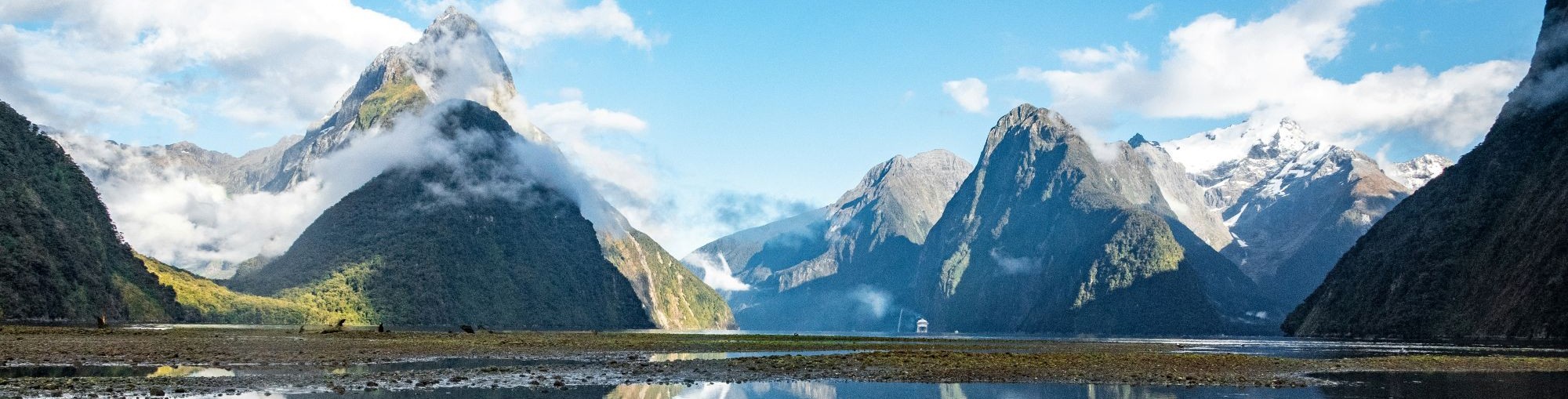 How awesome is that! Milford Sound, image by Sebastien Goldberg