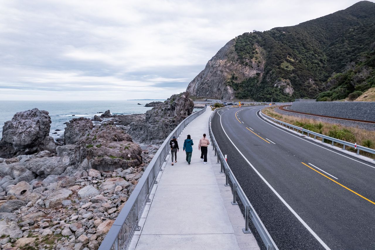 Kaikoura Ohau Point Walkway Courtesy www.kaikoura.co.nz