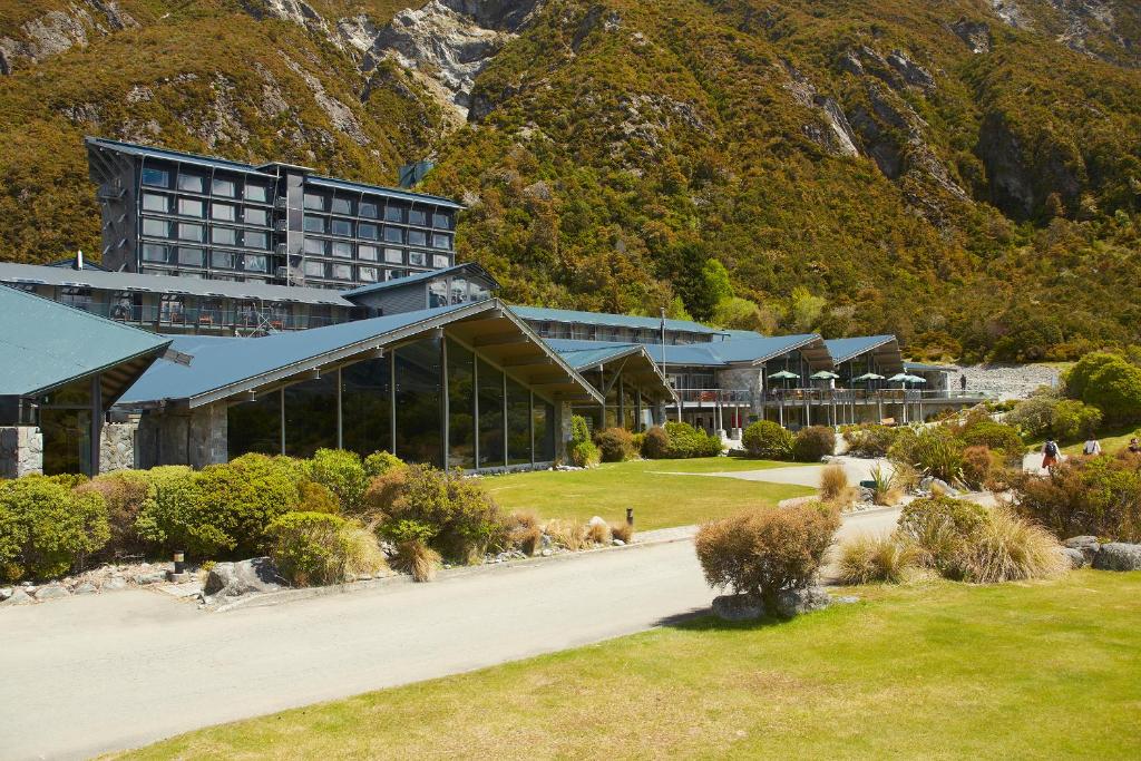Mt Cook The Hermitage External