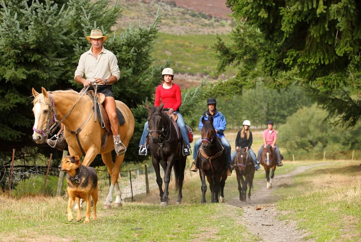 TSS Earnslaw Cruise And Horse Trek